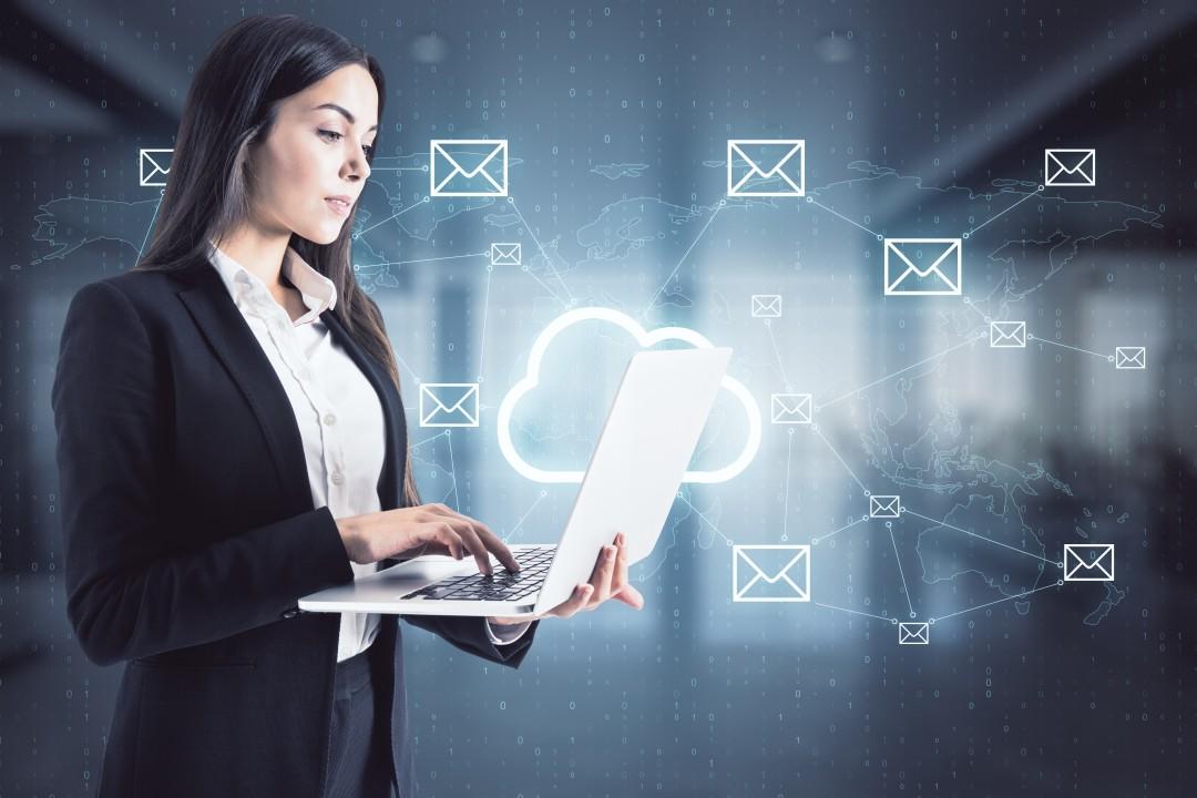 Kết nối với tư vấn viên của nhà cái Thabet qua tin nhắn Email